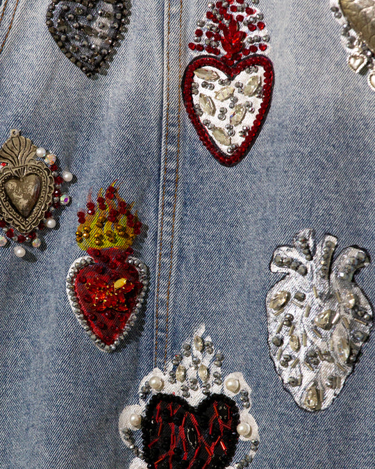 Denim jacket corazones metálicos