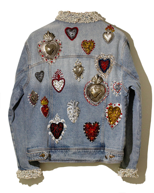 Denim jacket corazones metálicos