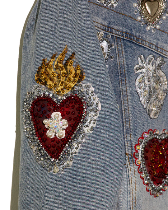 Denim jacket corazones metálicos