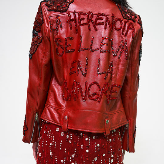 Biker jacket roja "La herencia se lleva..." con rosas